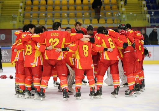 篮球勇士球员三分纪录被打破，全场致敬